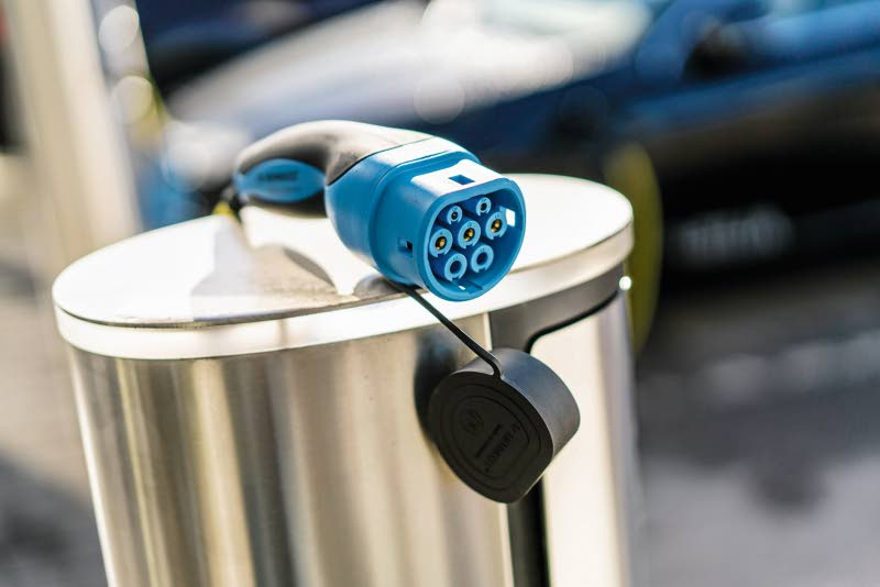 Uuteen WLTP -päästö- ja kulutusmittaukseen on laboratoriotestien lisäksi otettu käyttöön liikenteessä tehtävä RDE-mittaus (Real Driving Emissions). PEMS-mittauslaitteet (Portable Emissions Measurement Systems) mittaavat auton pakoputkesta tulevat päästöt ajon aikana. WLTP-normin käyttöönoton alkuvaiheessa RDE-mittauksesta hyödynnetään vain typenoksidipäästöjen (NOx) mittaustulokset. (Jari Saarentaus, Moottori.fi)